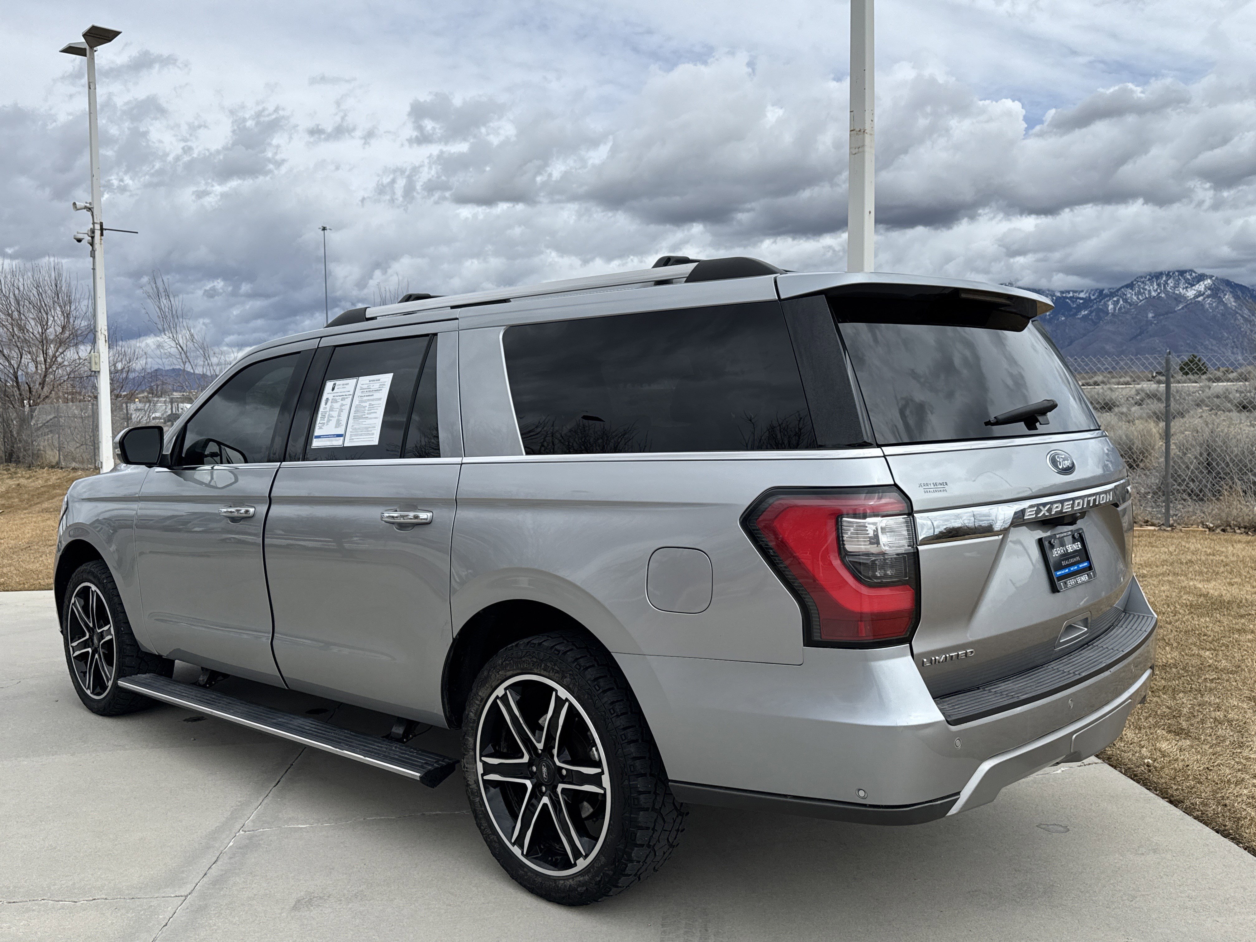 Used 2021 Ford Expedition Max Limited image 3