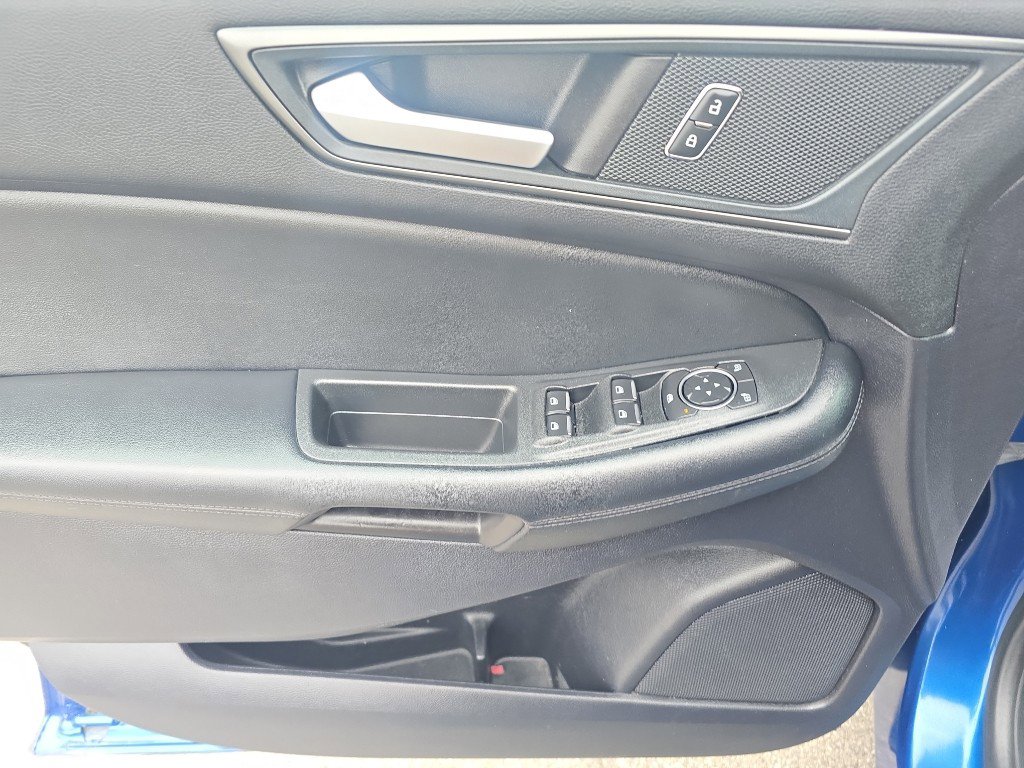 Used 2020 Ford Edge SE w/ Cargo Accessory Package image 18