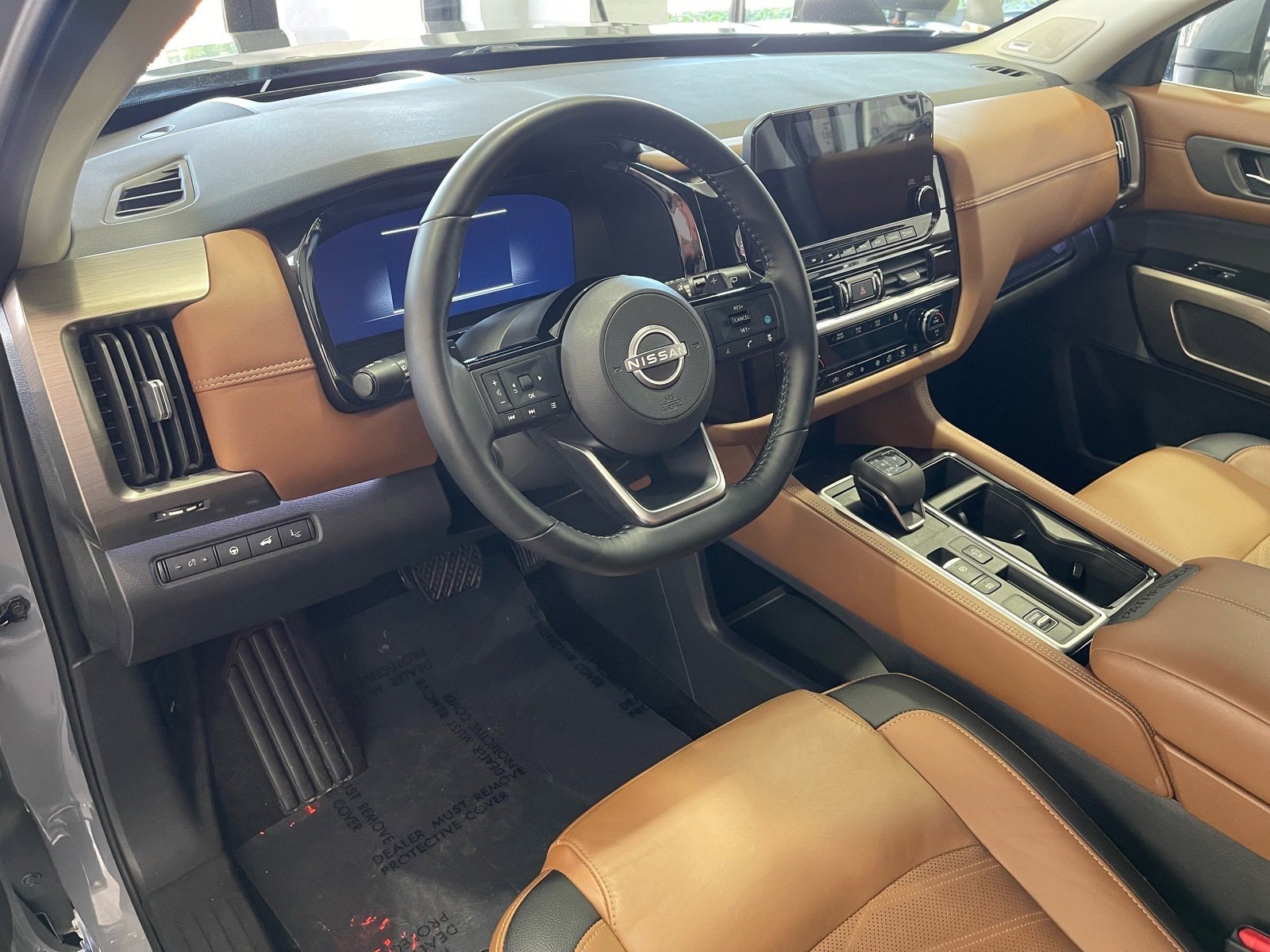 Used 2025 Nissan Pathfinder Platinum FWD image 25