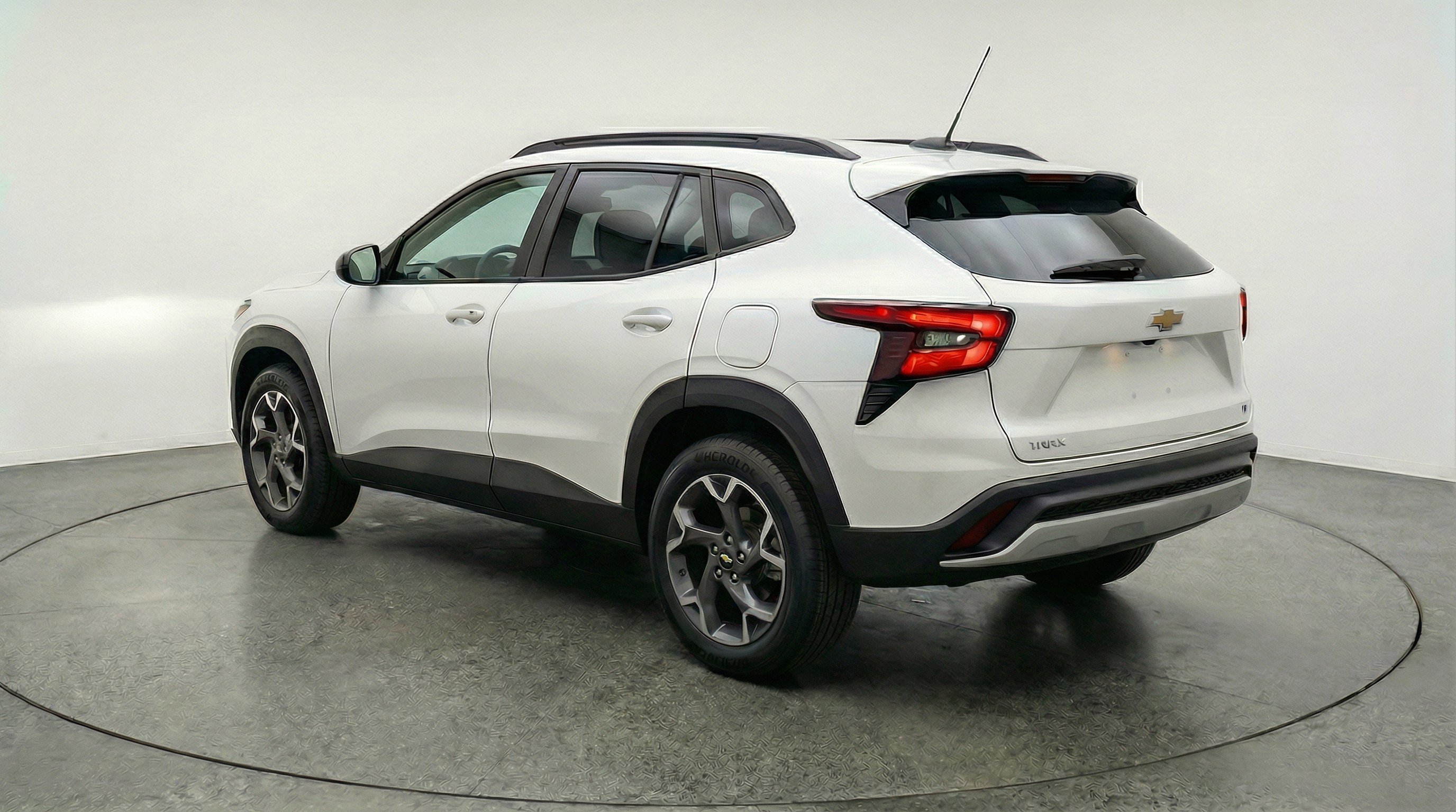 Used 2025 Chevrolet Trax LT image 6