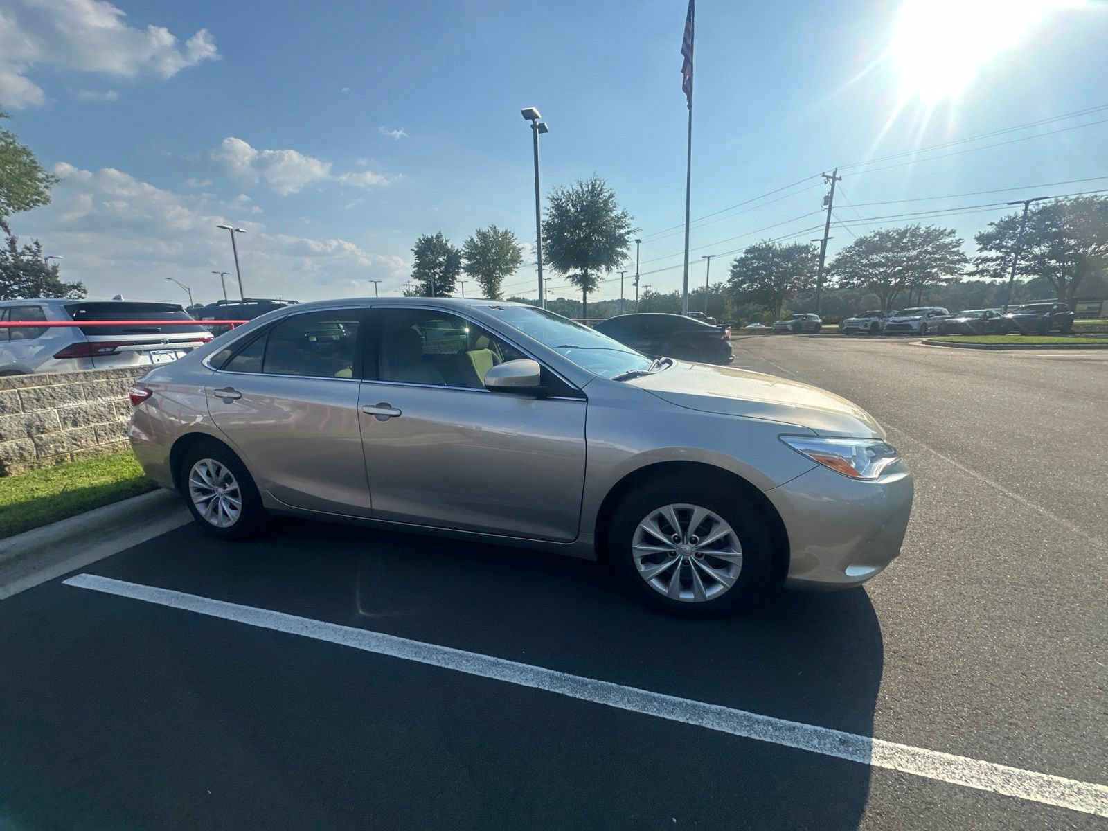 Used 2017 Toyota Camry LE FWD image 12