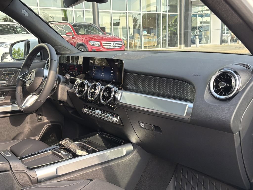 Certified 2026 Mercedes-Benz GLB 250 4MATIC image 25