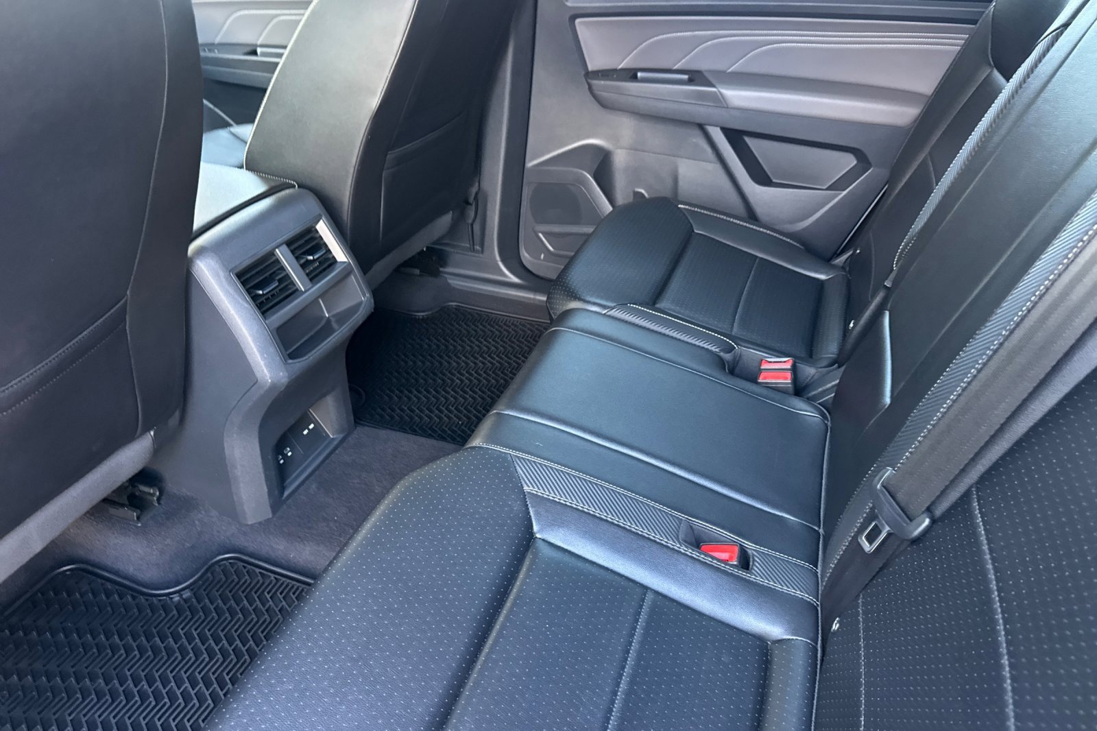 Certified 2022 Volkswagen Atlas Cross Sport SE image 13