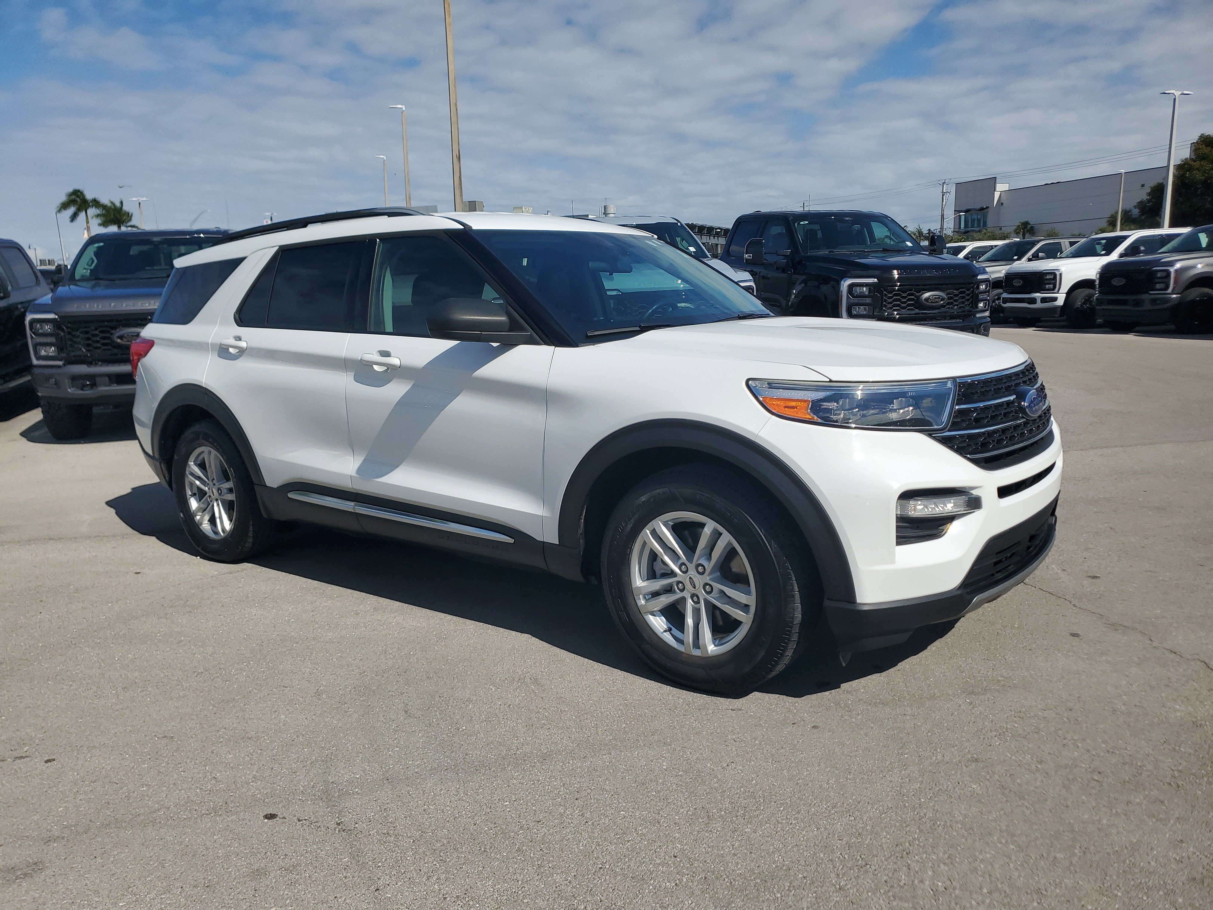 Used 2021 Ford Explorer XLT w/ Equipment Group 202A image 3