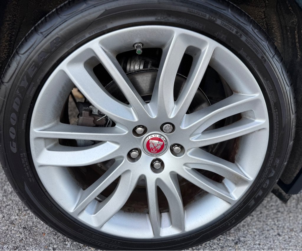 Used 2016 Jaguar XF Prestige RWD image 23