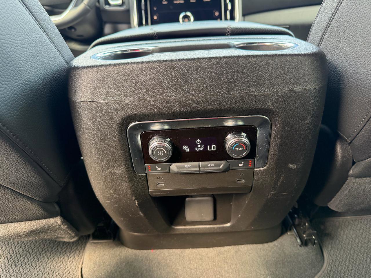 Used 2025 GMC Yukon XL Denali AWD/4WD image 21