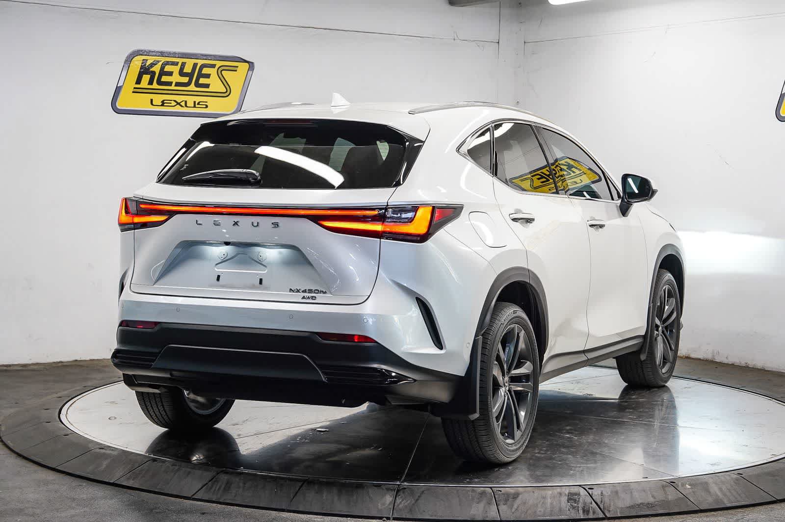 Used 2025 Lexus NX 450h+ AWD w/ Accessory Package (2T) image 4