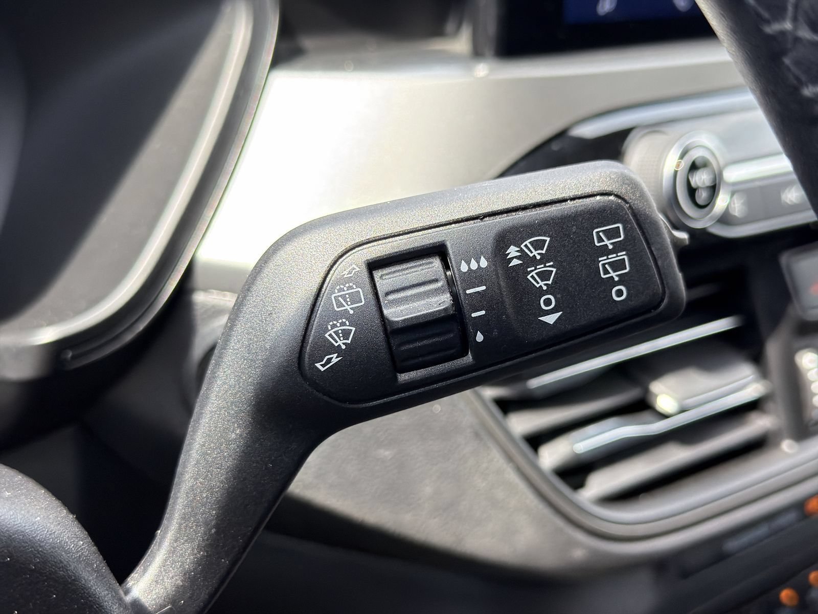 Used 2024 Ford Escape Active AWD/4WD image 26