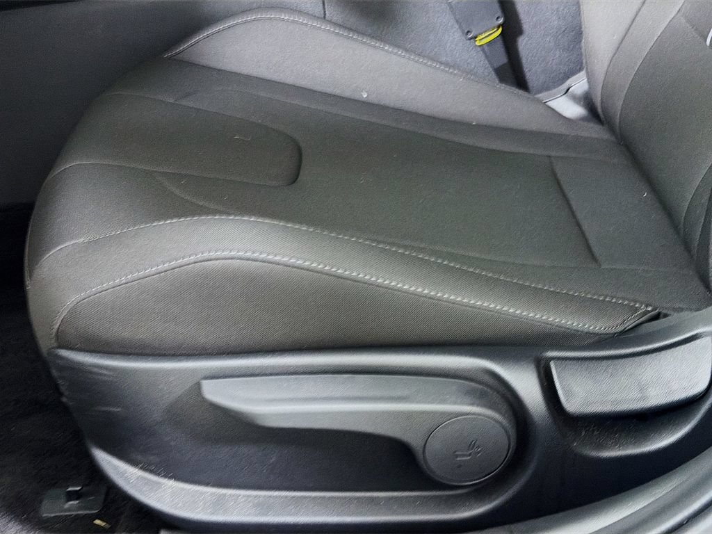 Used 2025 Hyundai Elantra Sport FWD image 21