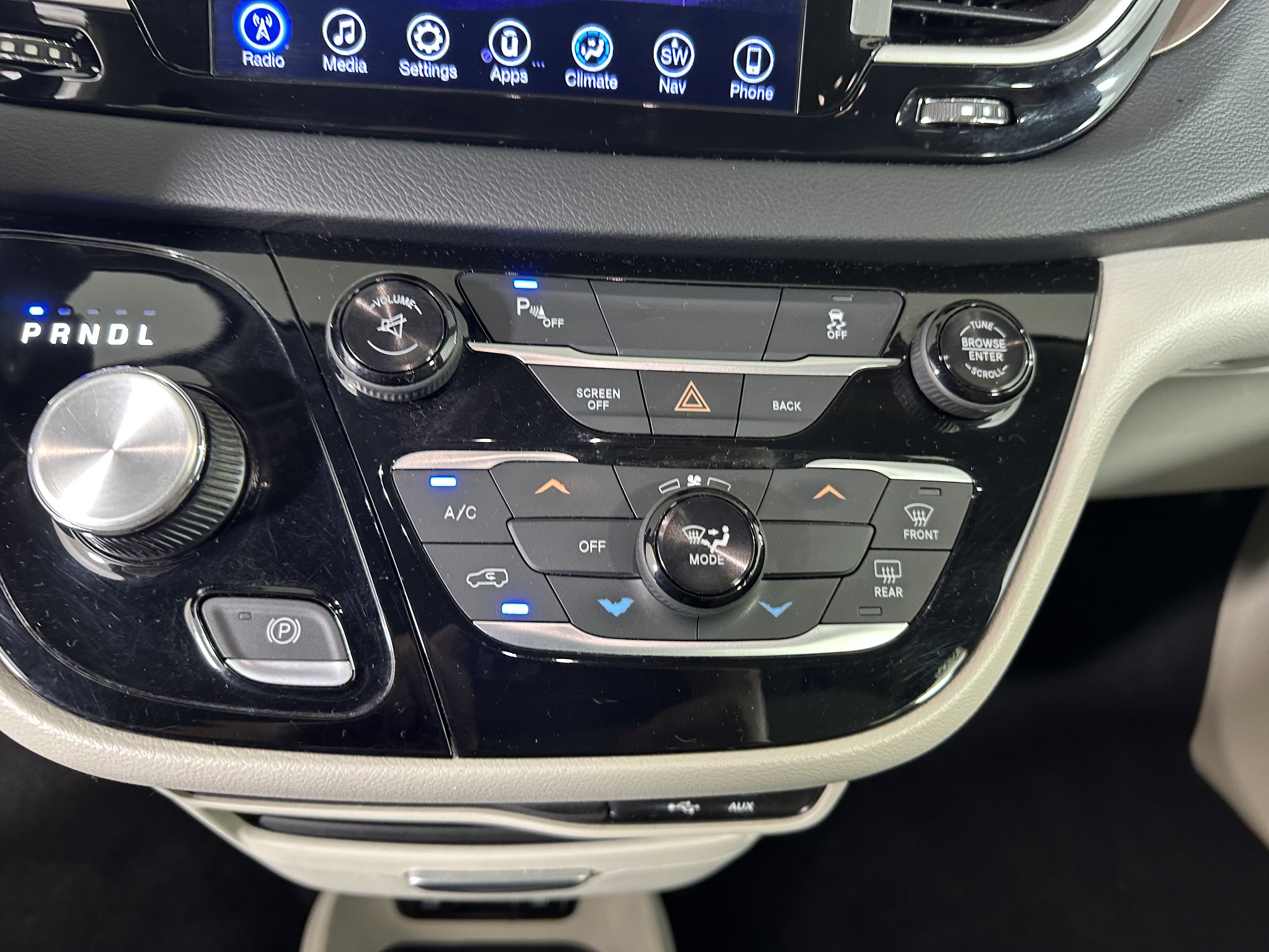 Used 2017 Chrysler Pacifica Touring w/ Tire & Wheel Group FWD image 21