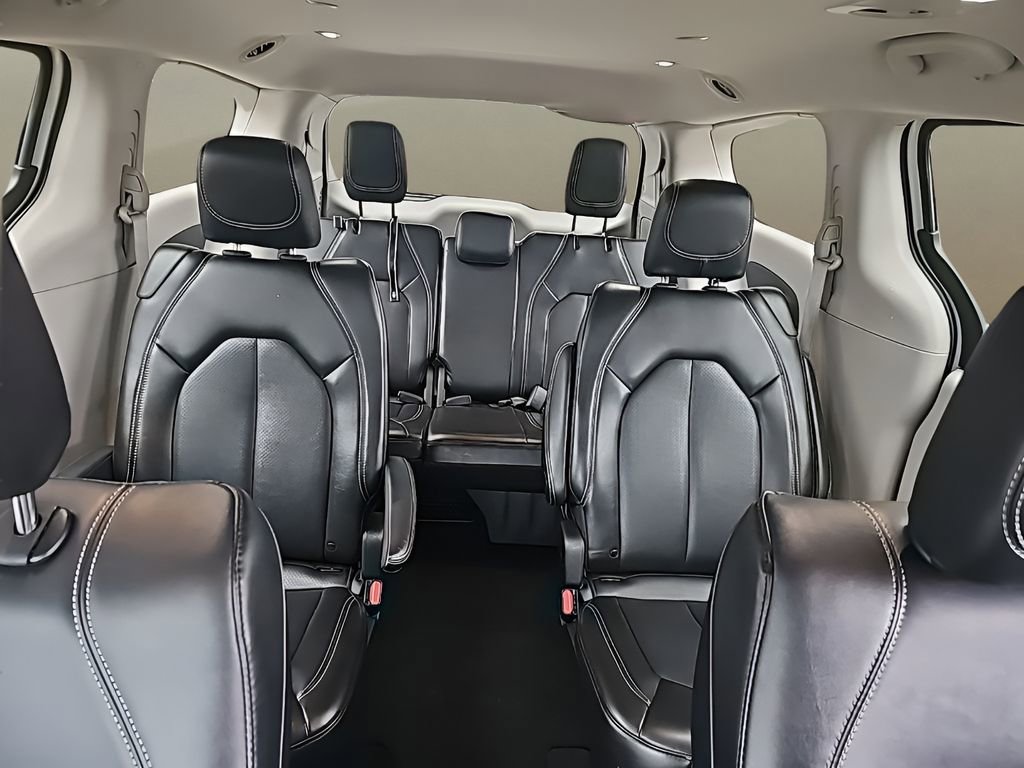 Used 2024 Chrysler Pacifica Touring-L FWD image 25
