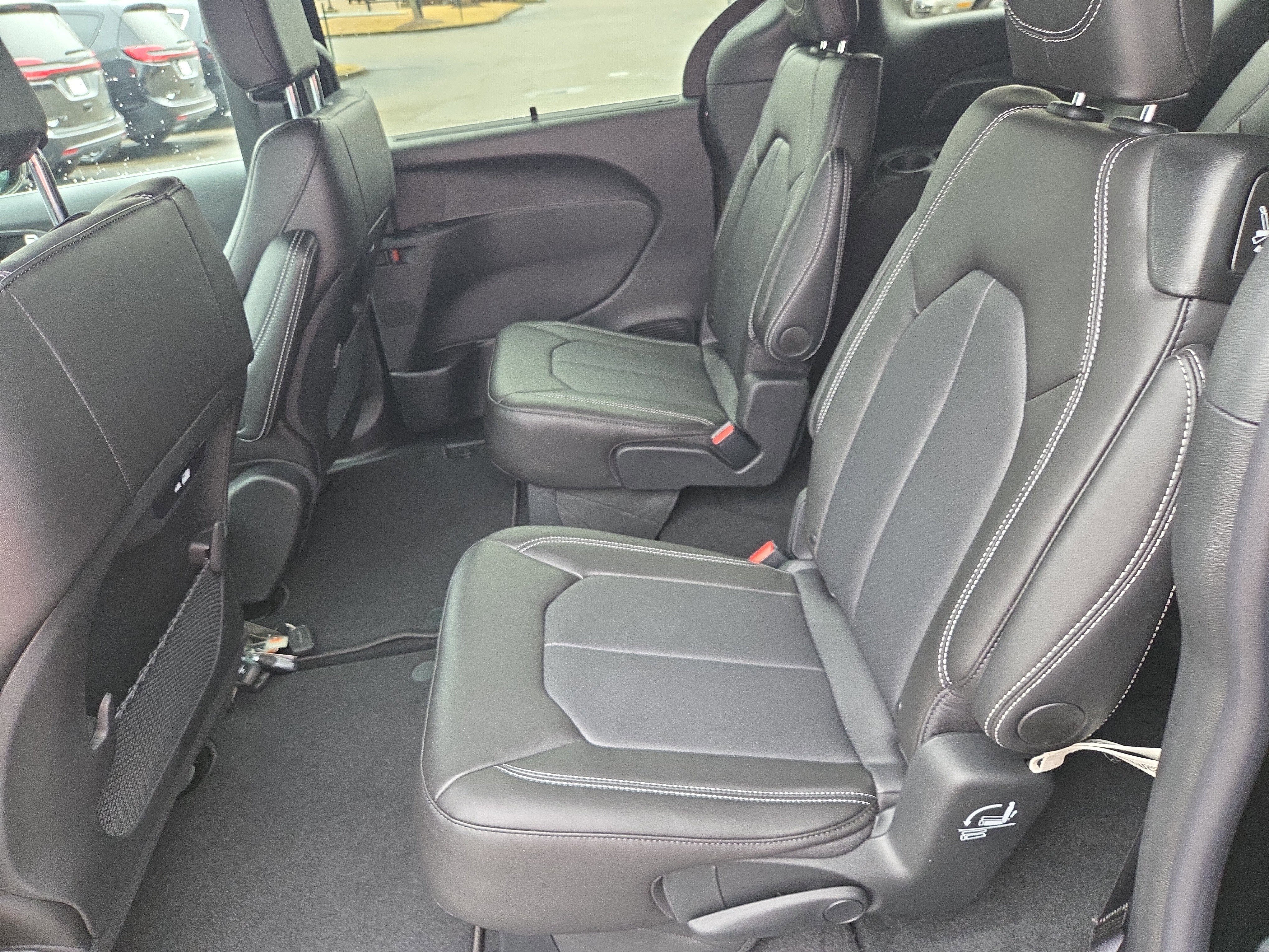 New 2026 Chrysler Pacifica Select image 7