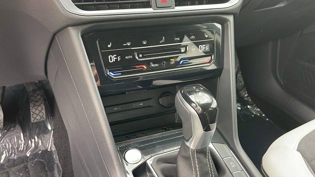 New 2025 Volkswagen Taos SE image 20