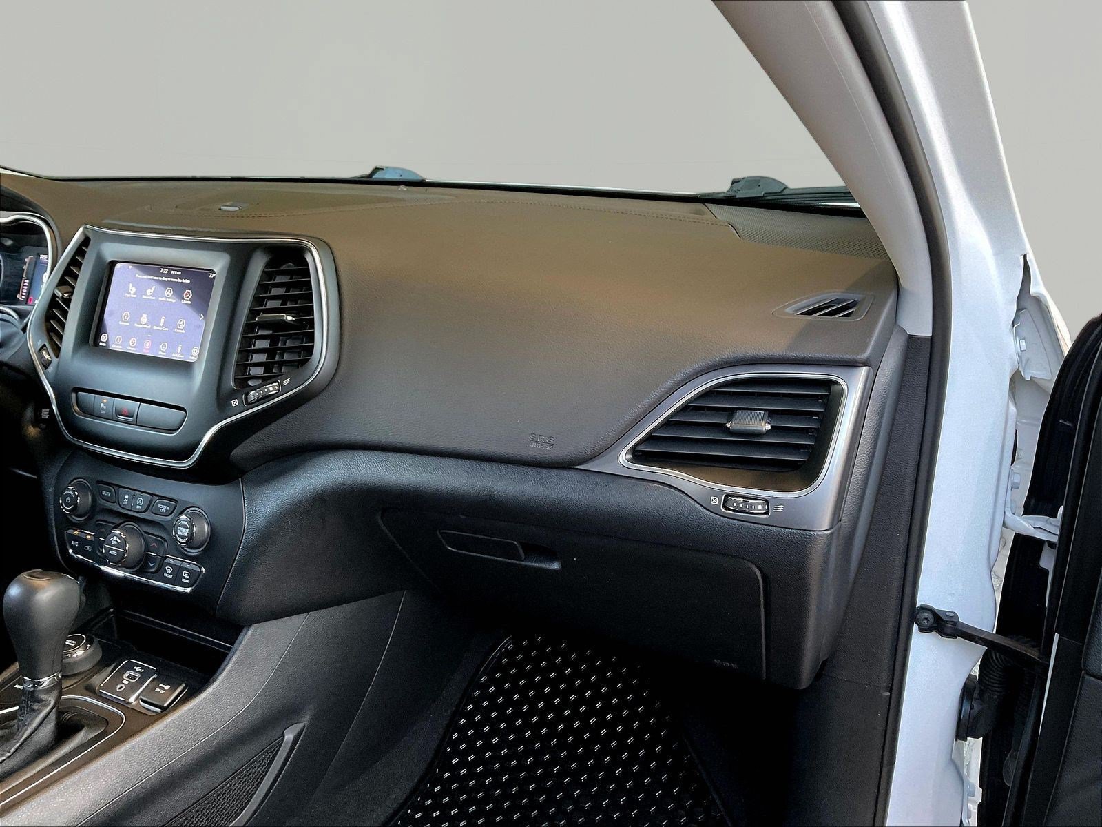 Used 2019 Jeep Cherokee Latitude Plus w/ Comfort/Convenience Group AWD/4WD image 26