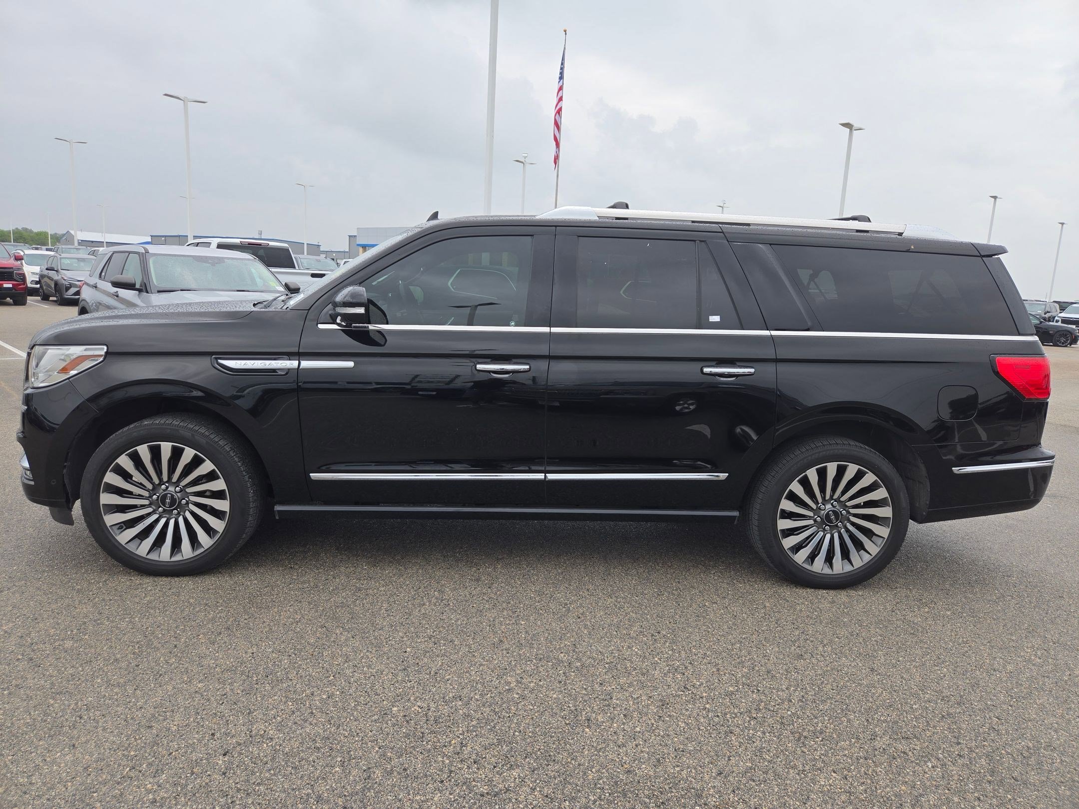 Used 2018 Lincoln Navigator L Reserve w/ Technology Package AWD/4WD image 6