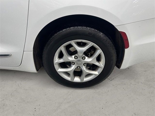 Used 2020 Chrysler Pacifica Limited image 14