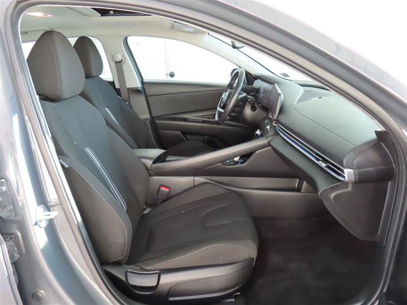 Used 2025 Hyundai Elantra SEL FWD image 34
