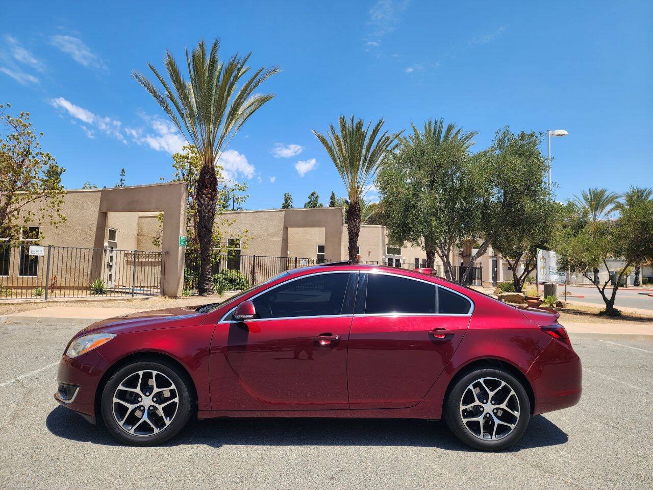 Used 2017 Buick Regal Sport Touring FWD image 5