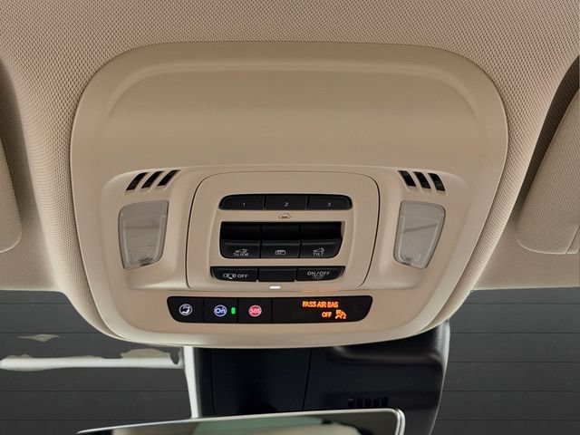 Used 2023 Buick Envision Avenir AWD/4WD image 32