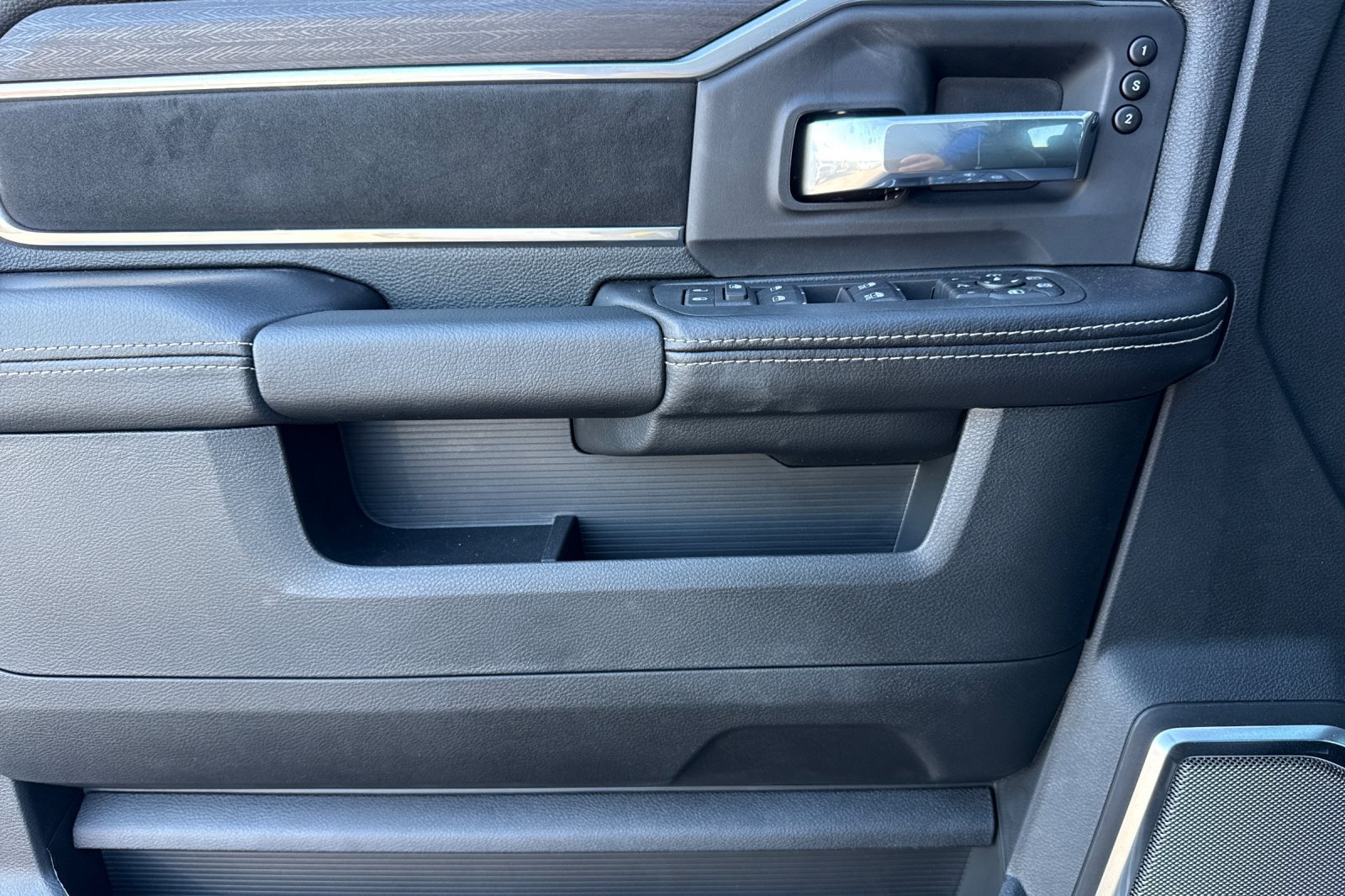 New 2026 RAM 3500 Laramie AWD/4WD image 12