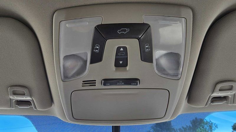 Used 2017 Toyota Sienna XLE Premium FWD image 28