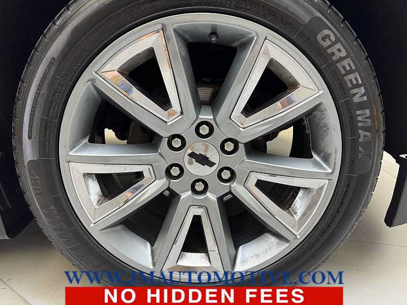 Used 2018 Chevrolet Suburban LT AWD/4WD image 9