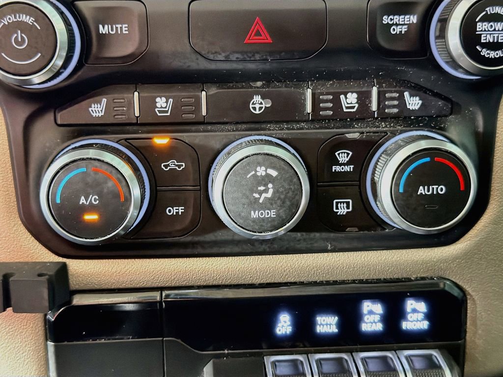 Used 2019 RAM 1500 Laramie AWD/4WD image 16