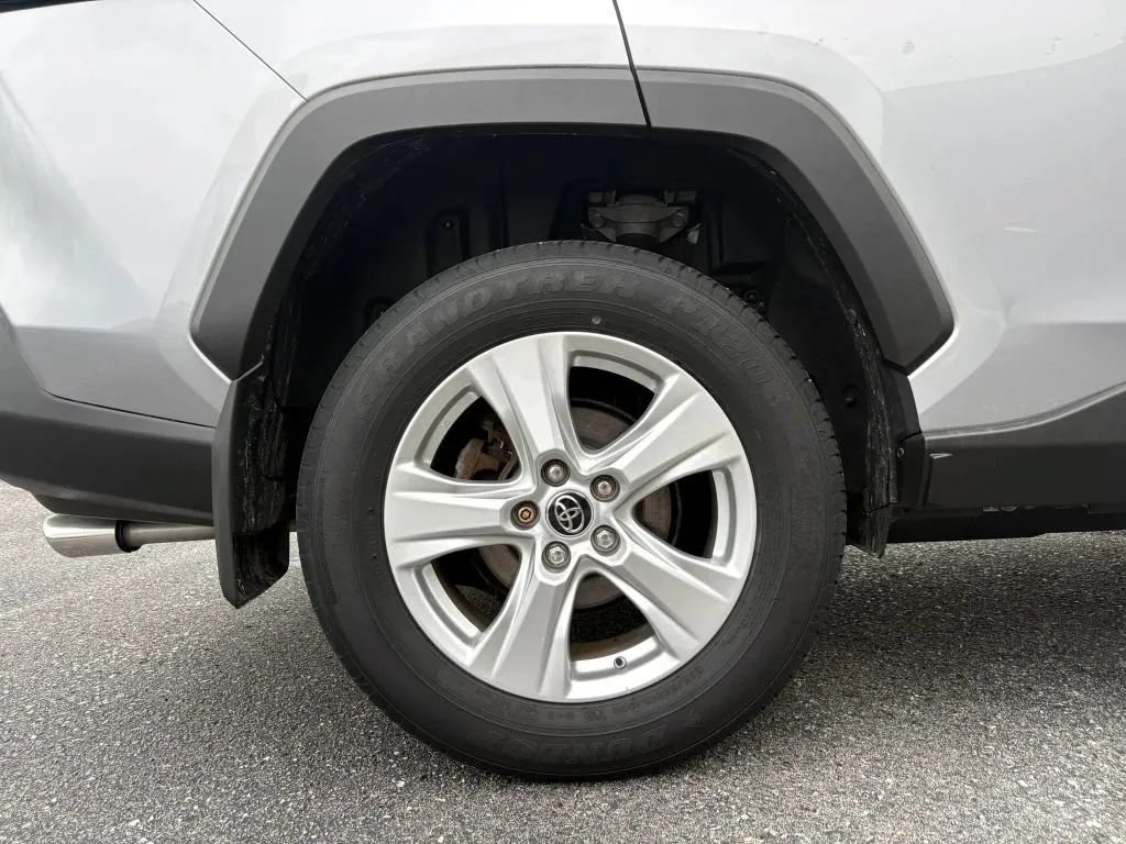 Used 2019 Toyota RAV4 XLE w/ Convenience Package AWD/4WD image 28