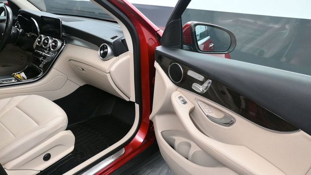 Used 2022 Mercedes-Benz GLC 300 4MATIC image 15