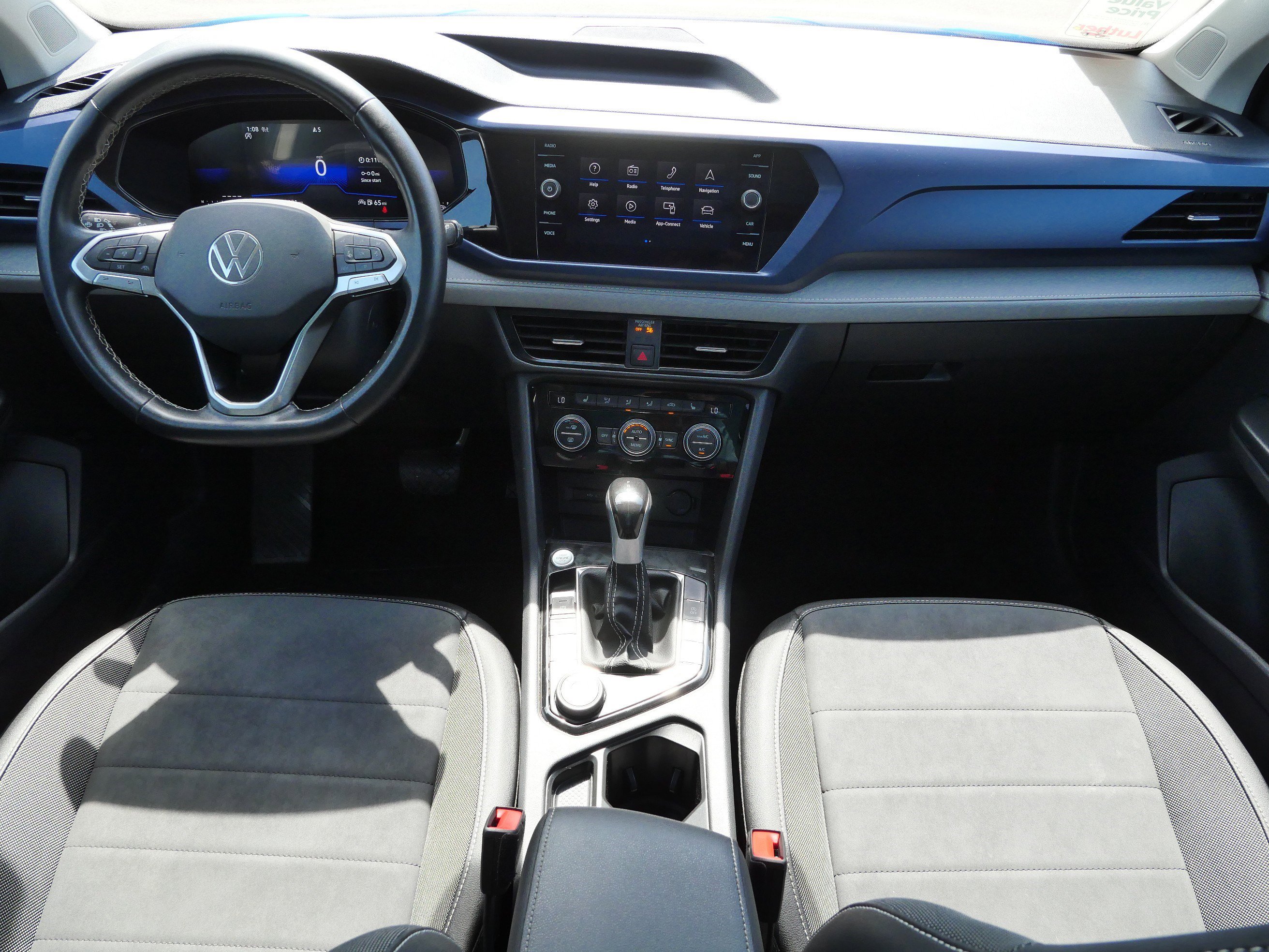 Certified 2024 Volkswagen Taos SE w/ Panoramic Sunroof Package AWD/4WD image 10