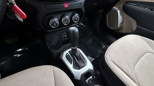 Used 2015 Jeep Renegade Latitude image 15