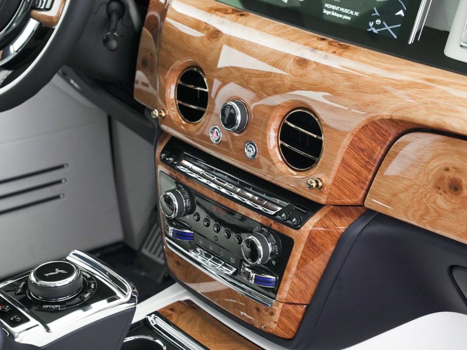 New 2026 Rolls-Royce Phantom Sedan RWD image 37