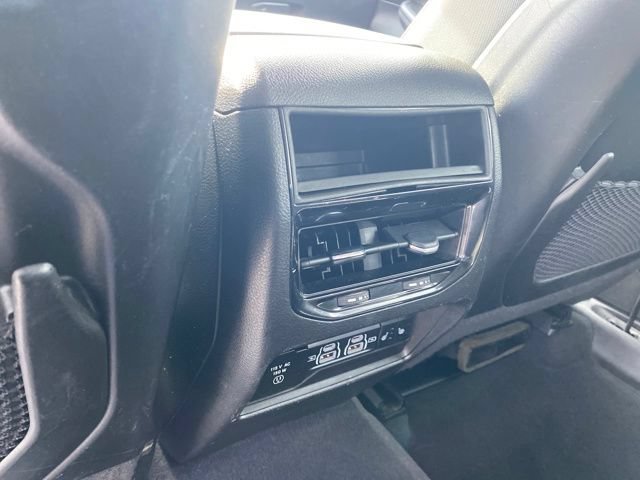 Used 2023 Jeep Grand Cherokee Limited AWD/4WD image 19