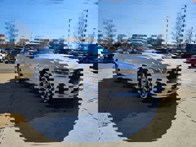 Used 2024 Ford Mustang GT Premium image 3