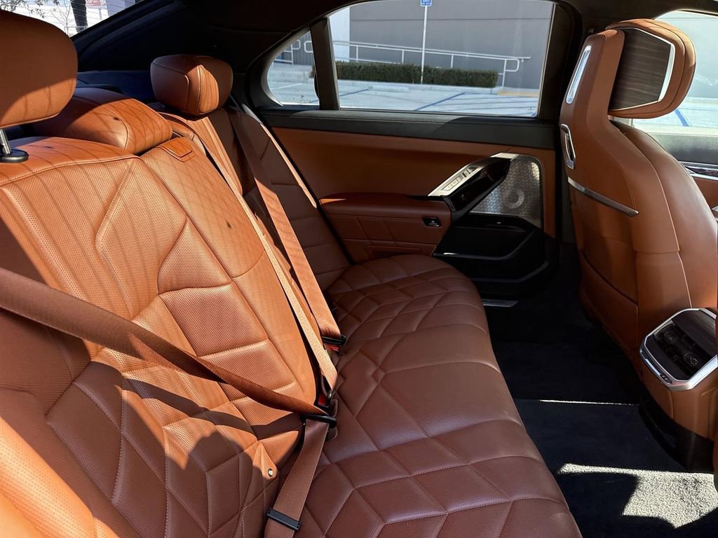 Used 2023 BMW 740i w/ Parking Assistance Package image 27