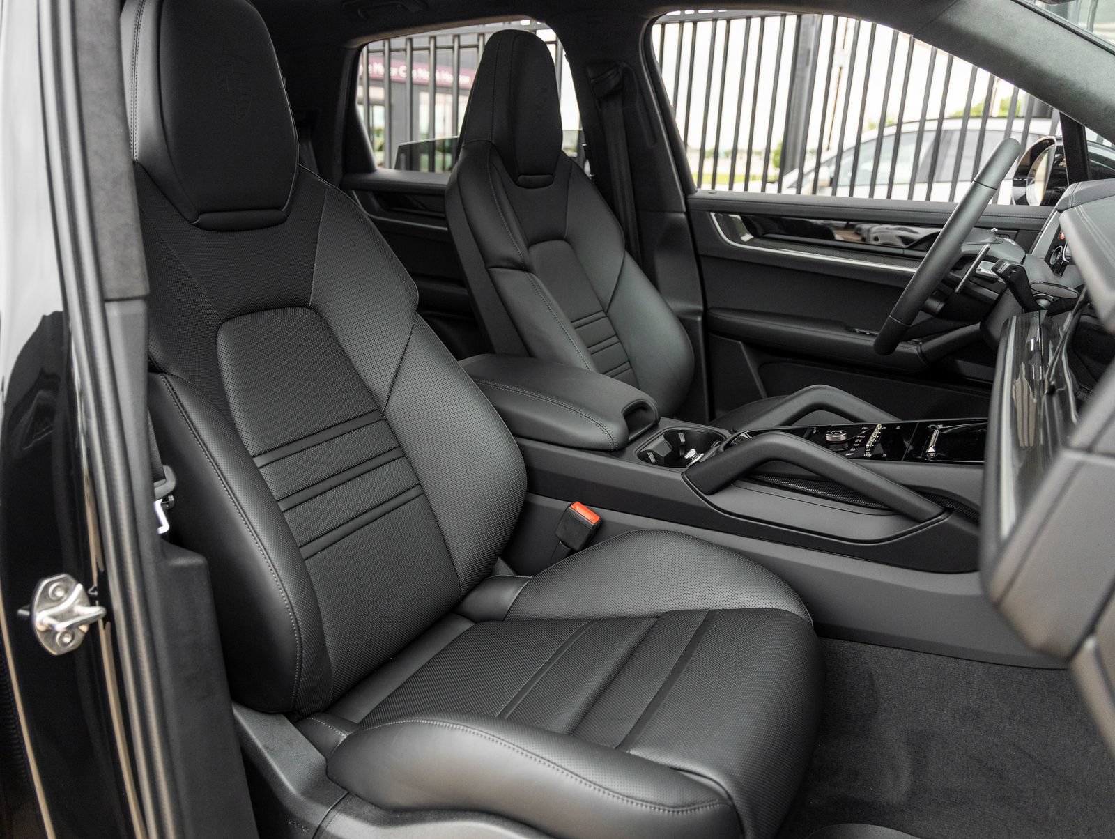 New 2025 Porsche Cayenne Turbo AWD/4WD image 45