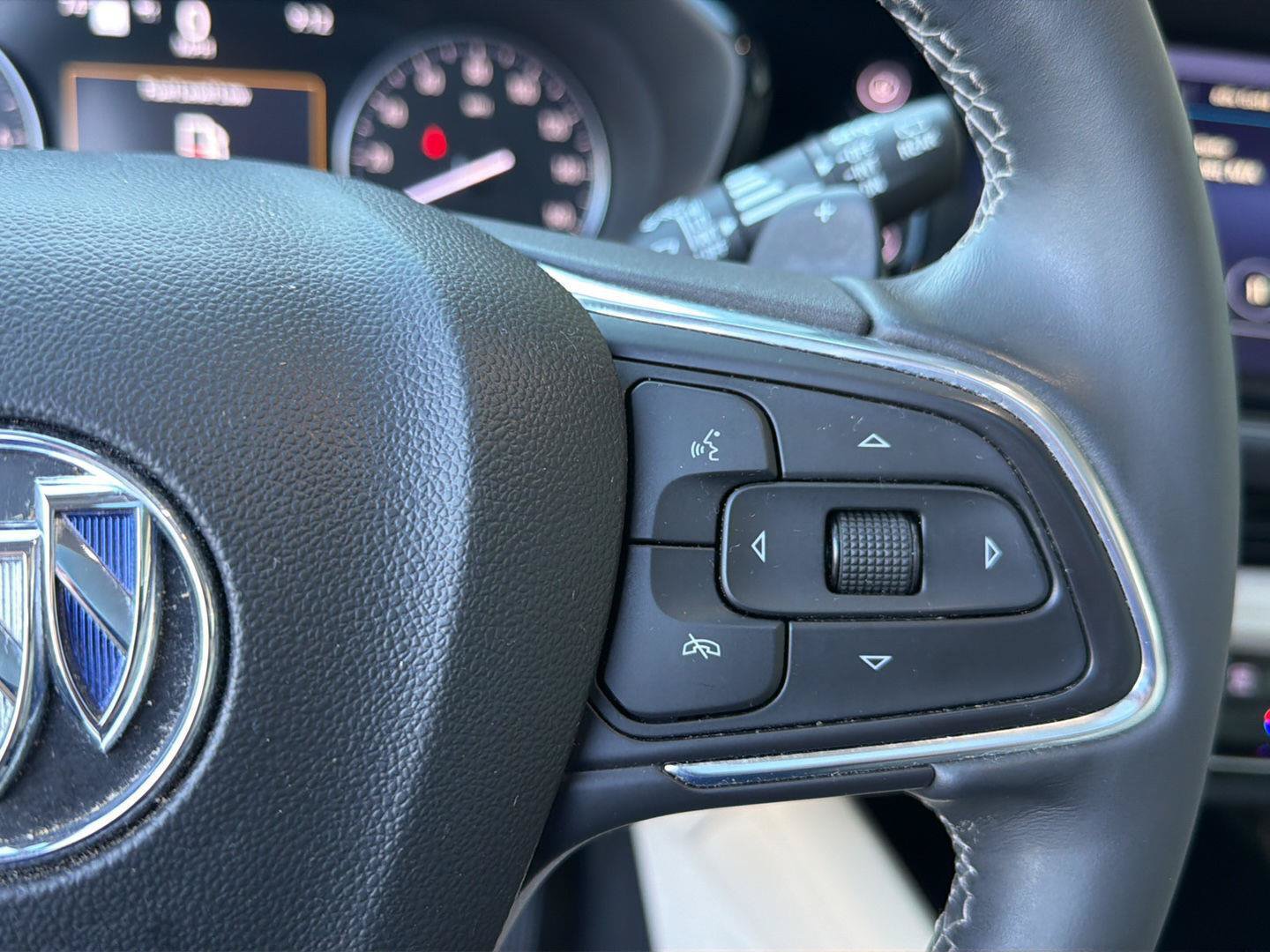 Used 2022 Buick Envision Avenir w/ Technology Package II FWD image 23