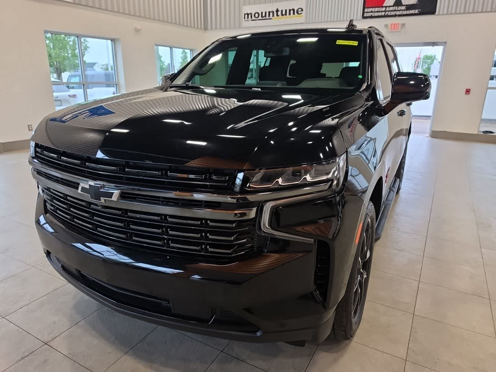 Used 2022 Chevrolet Tahoe RST w/ Luxury Package AWD/4WD image 2