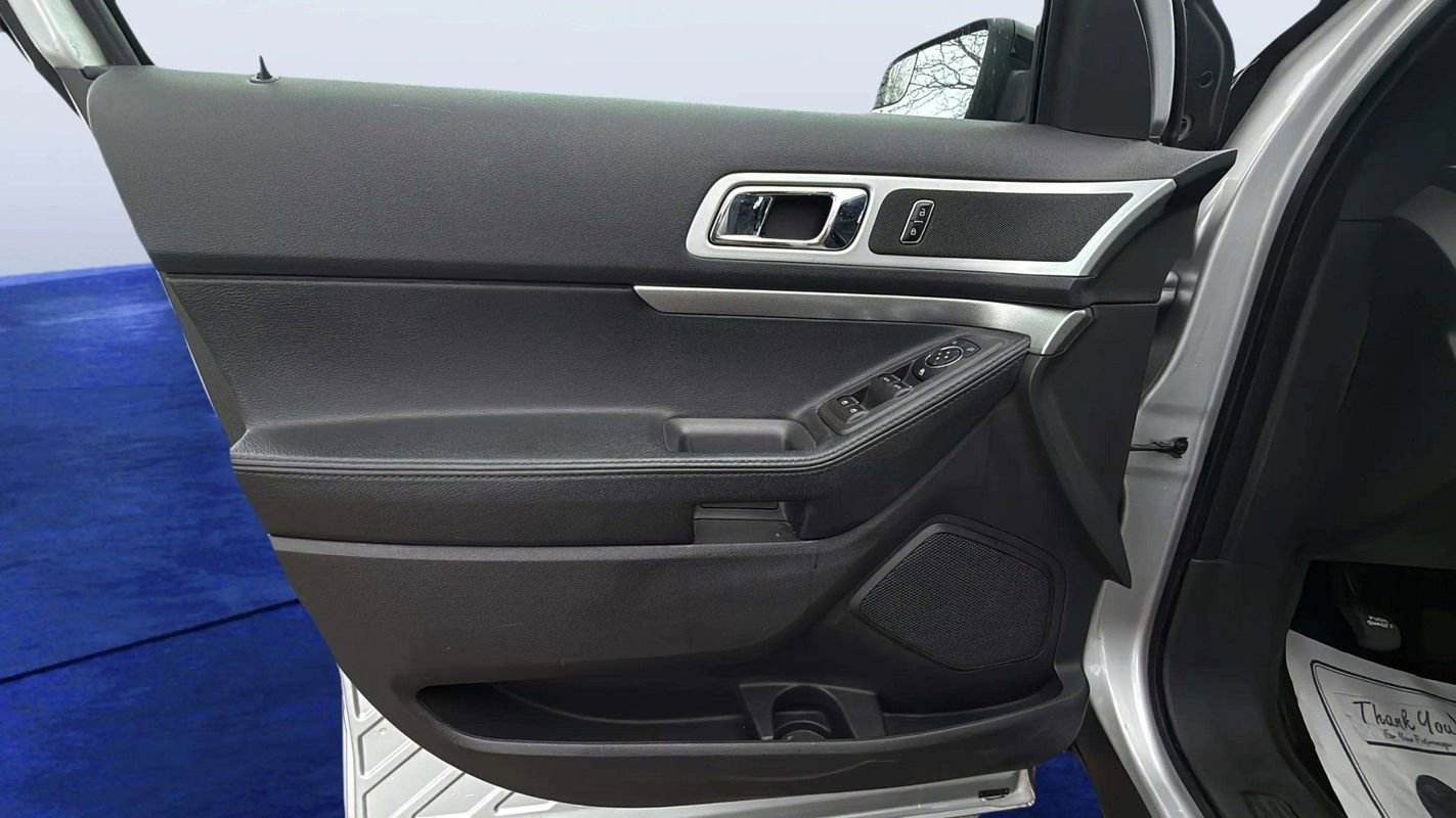 Used 2013 Ford Explorer XLT image 18