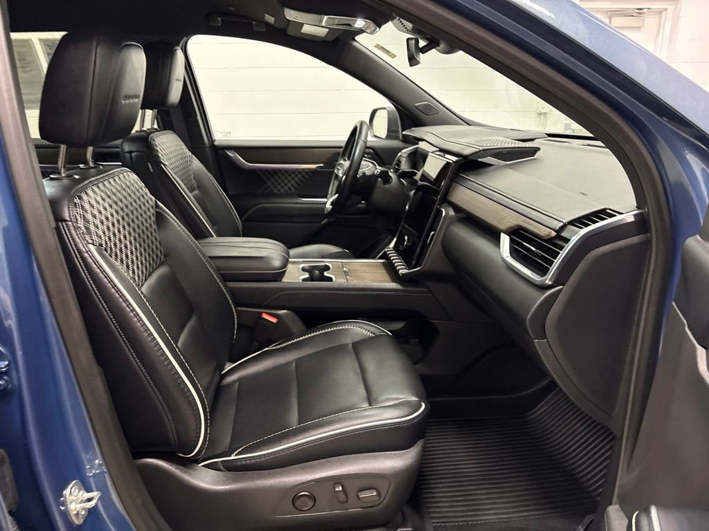 Used 2025 GMC Acadia Denali AWD/4WD image 34