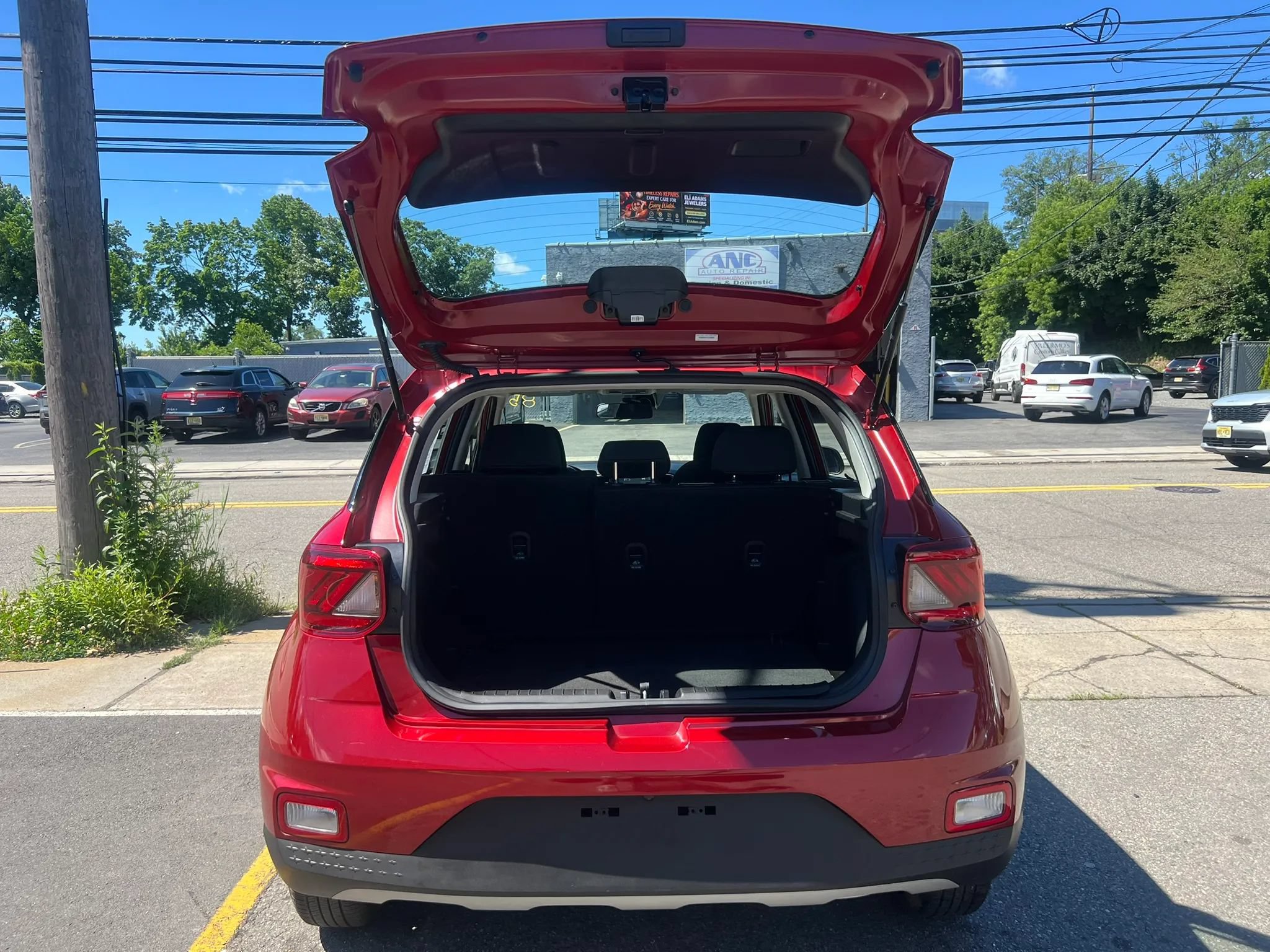 Used 2025 Hyundai Venue SE FWD image 9