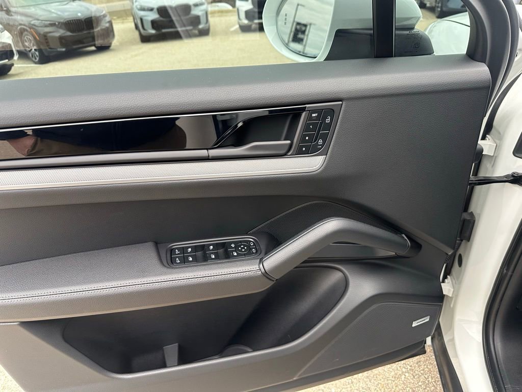 Used 2025 Porsche Cayenne Coupe image 15