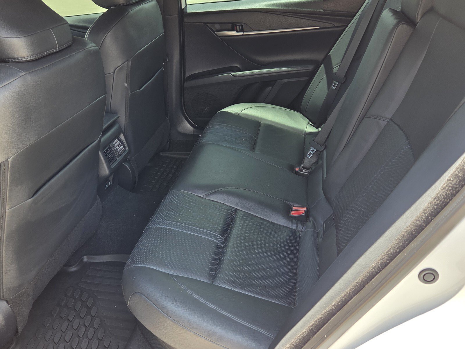 Used 2025 Toyota Camry XSE FWD image 5