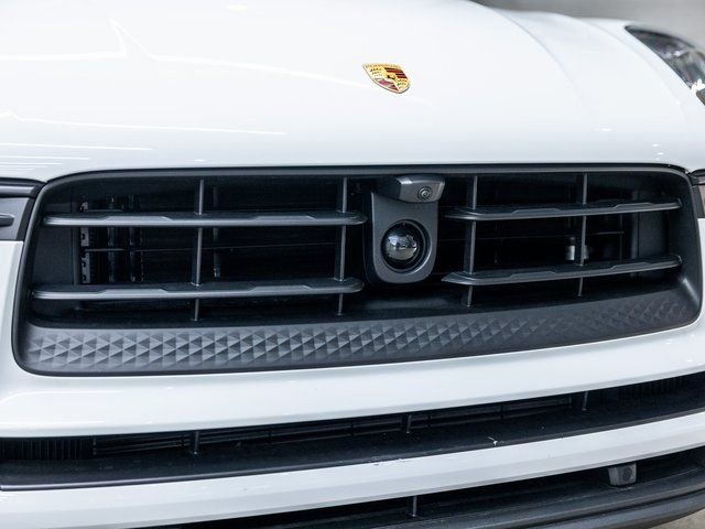 Certified 2025 Porsche Macan S image 18