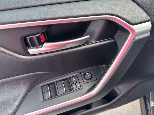 Used 2025 Toyota RAV4 XLE FWD image 11