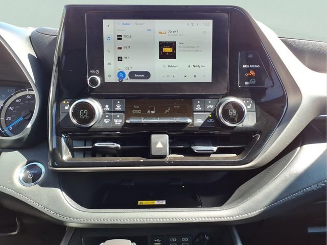 Used 2023 Toyota Highlander XLE image 18