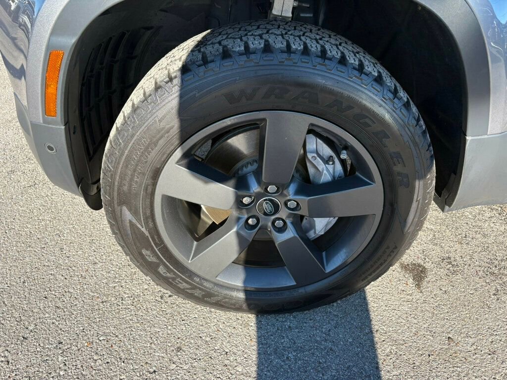 Used 2024 Land Rover Defender 110 S image 11