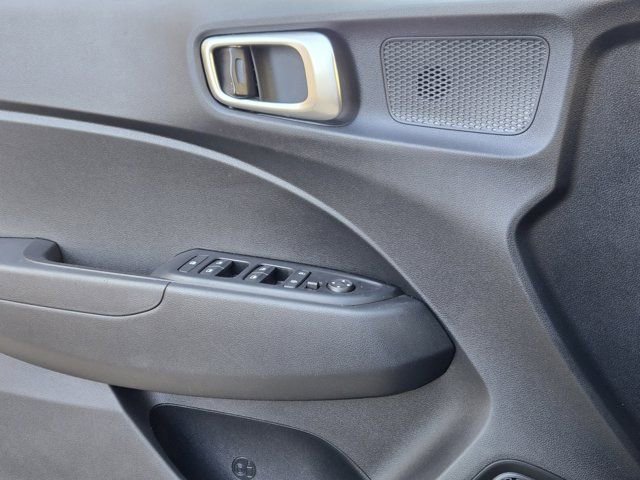Certified 2025 Hyundai Venue SEL FWD image 21