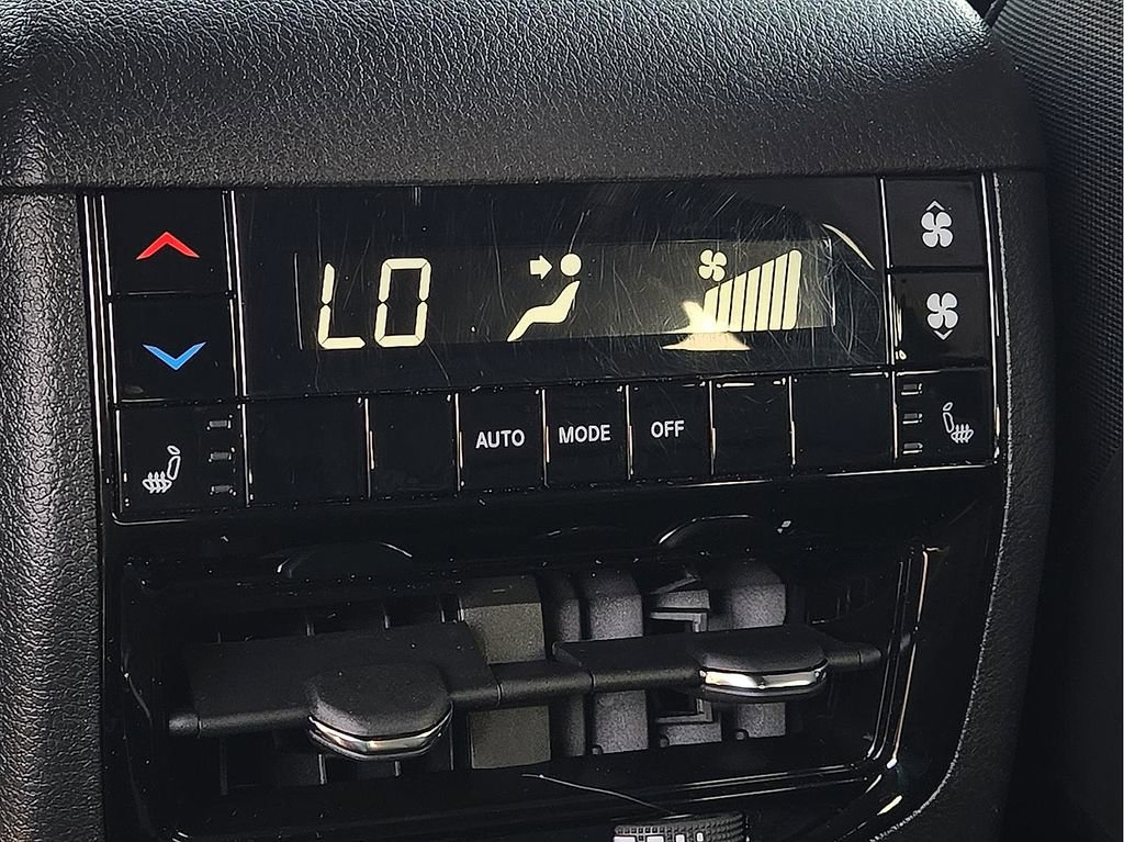 Used 2025 Jeep Grand Cherokee L Limited w/ Black Appearance Package image 11