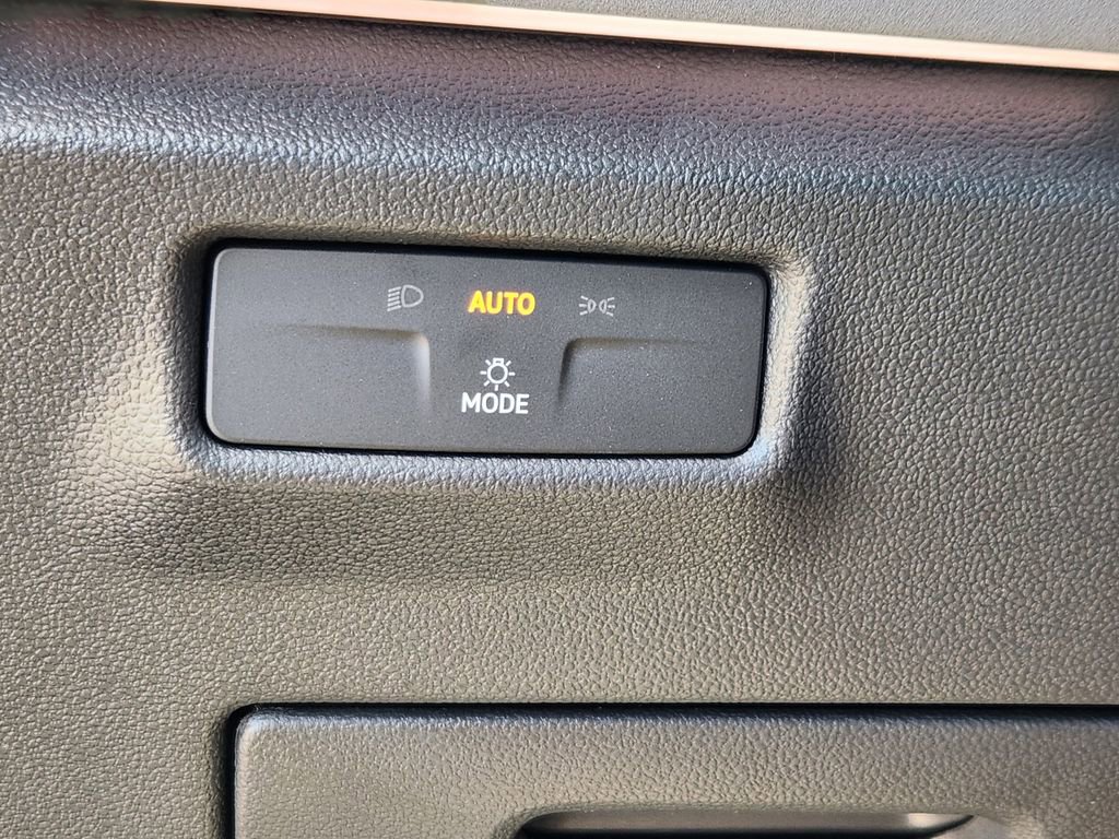 New 2026 Volkswagen Tiguan SE image 13